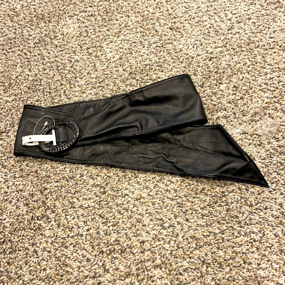Black Belt women’s M/L - Picture 1 of 5